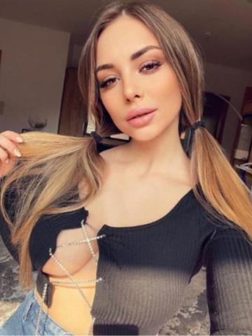 Ксения Соблазнительная Брюнетка фото 2